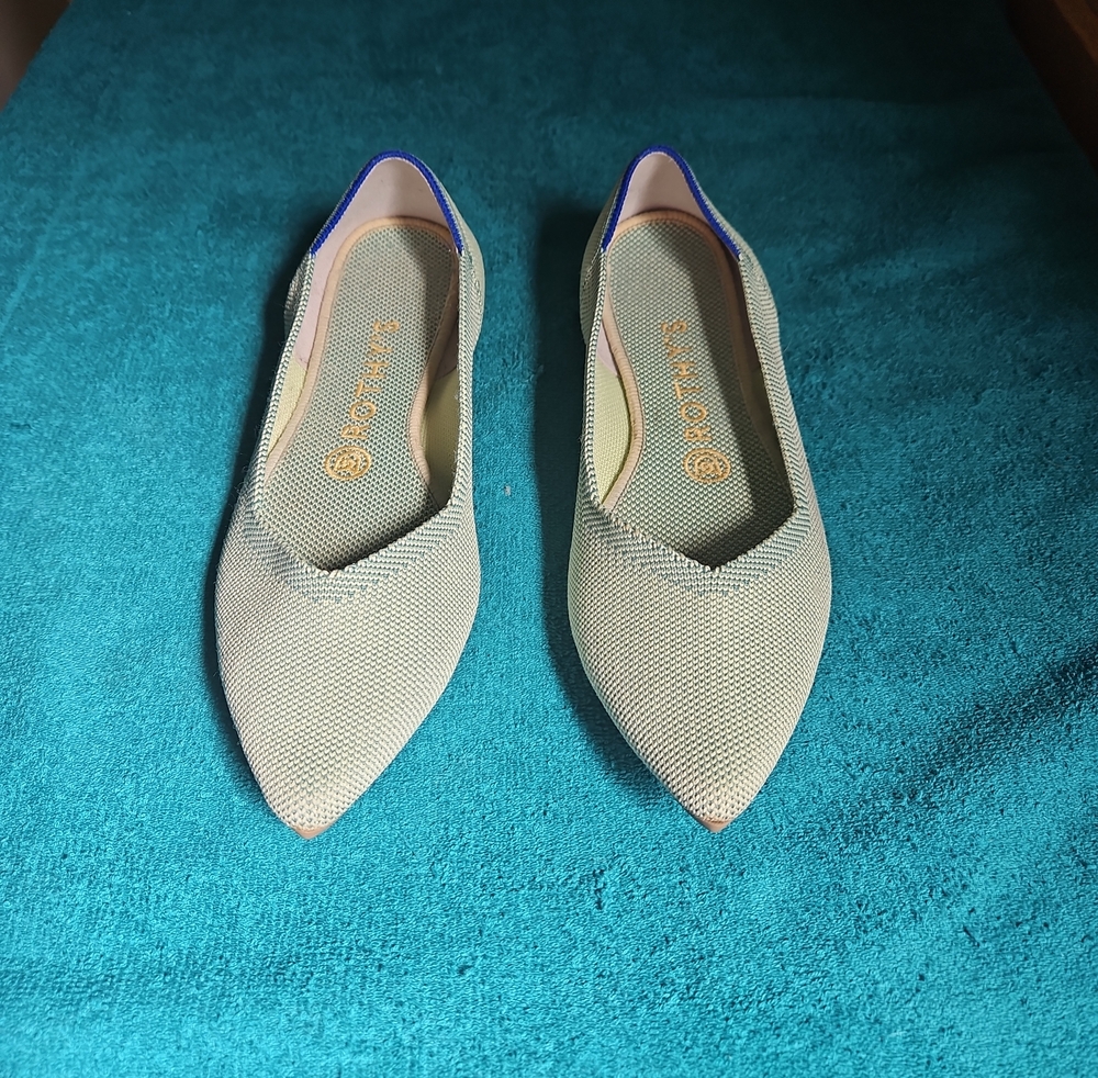 Rothy's "The Point" flats in a mint green Size 8